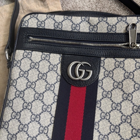 Authentic Gucci Handbag/Crossbody - Picture 2 of 4